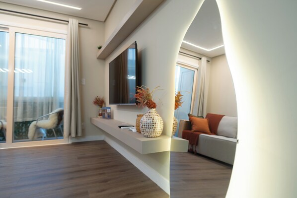 Comfort Apartment, Multiple Beds, Pets allowed, Ground Floor | Living area - Apê novo a 1 min da Rua Coberta (Gramado)