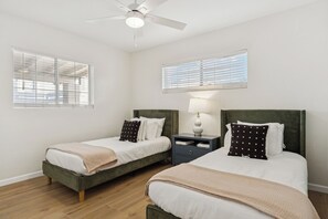 6 bedrooms, desk, iron/ironing board, free WiFi