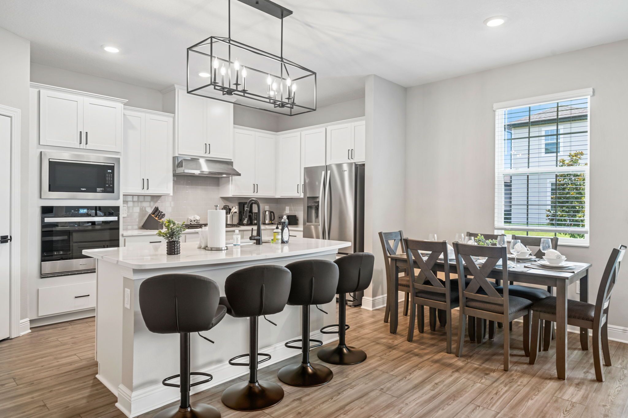 雪櫃、微波爐、焗爐、爐具