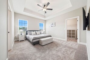 4 bedrooms, iron/ironing board, WiFi, bed sheets
