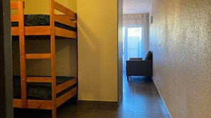 1 chambre, fer et planche à repasser, Wi-Fi, draps fournis
