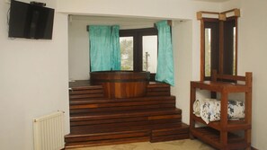 Classic Suite | Private spa tub