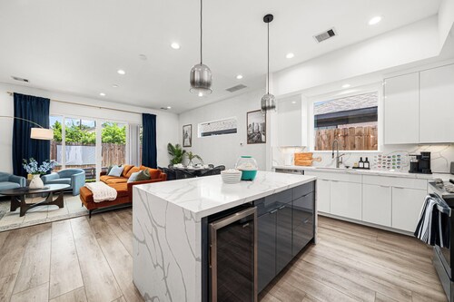 3BD Sleeps 10 - BBQ & Outdoor Movie - Near DT