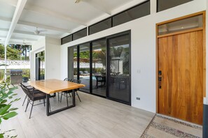 Outdoor dining - Sprawling Modern Property with a Tranquil Outdoor Living Space, swimming pool, and a private Casita (Tempate)