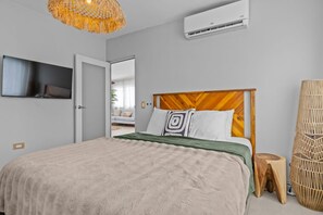 4 bedrooms, desk, free WiFi, bed sheets