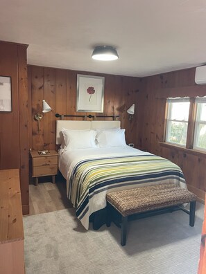 Deluxe Suite | Individually decorated, individually furnished, free WiFi, bed sheets - Cape Cod Motor Inn (South Yarmouth)