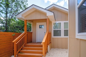 Exterior - Historic Comfort 2BR/1BA Guesthouse Near Riverwalk (San Antonio)