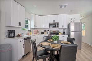 House (2 Bedrooms) | Private kitchen | Microwave, oven, stovetop, dishwasher - Historic Comfort 2BR/1BA Guesthouse Near Riverwalk (San Antonio)