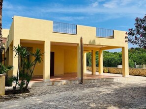 Exterior - Apartment in Villa, seafront, relax, garden and parking (Marausa Lido)