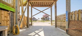 Charming Studio house with WiFi & AC in brilliant Holly Beach, La