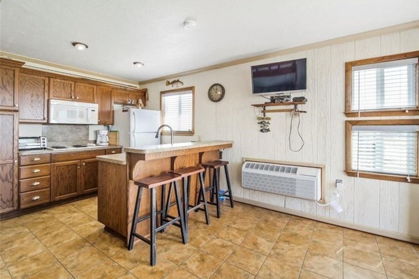 Frigorifero, microonde, forno, piano cottura