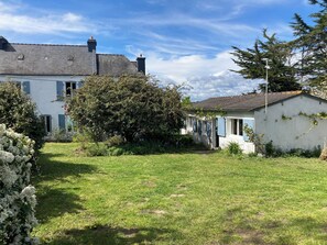 Exterior - Family home with garden and beach access.  Ria d'Etel. Calm and wild. (Étel)