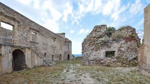 An ancient stone building with arched doorways and a courtyard. - 1 bedroom amazing apartment in Acquedolci (Acquedolci)