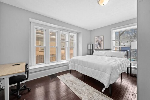 King Suite, Firepit, bsmnt, W/D!