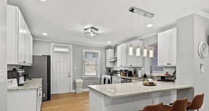 Fun Game Room & Theater, Walk to Dining & Music