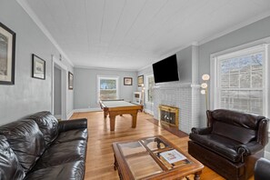 Télévision, cheminée