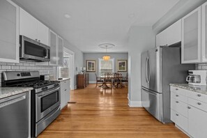 Fridge, microwave, oven, stovetop - Arcade Games, Pool Table, Huge Deck, Seasonal View (Davenport)