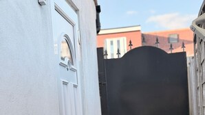 A white door with a black gate in the background. - Cosy Adorable 1 Bedroom Studio in London (London)