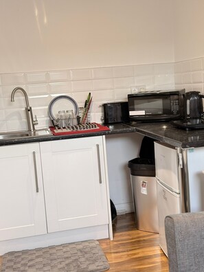 Fridge, microwave, stovetop, electric kettle