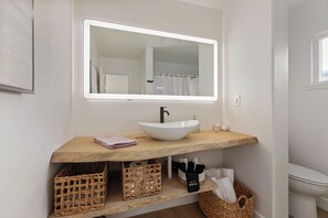 Handtücher, Seife, Toilettenpapier