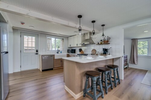 Lakeside Haven- Sackets Harbor, Firepit, Bikes, Updated cottage