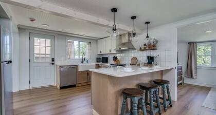 Lakeside Haven- Sackets Harbor, Firepit, Bikes, Updated cottage