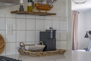 Interior - Lakeside Haven- Sackets Harbor, Firepit, Bikes, Updated cottage (Sackets Harbor)