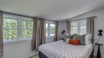 3 chambres, bureau, fer et planche à repasser, lit parapluie