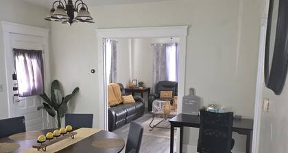 super cozy 4-bedroom house in Lorain newly remodeled close to lake.