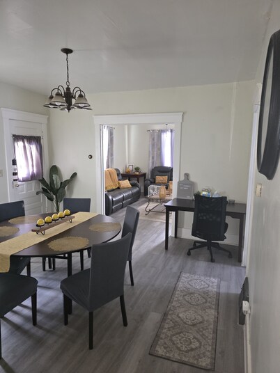 super cozy 4-bedroom house in Lorain newly remodeled close to lake.