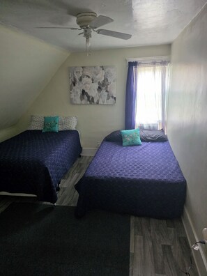 4 Schlafzimmer, Bügeleisen/Bügelbrett, Bettwäsche