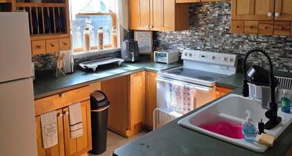 super cozy 4-bedroom house in Lorain newly remodeled close to lake.