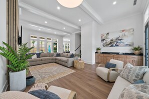 Interior - Shiloh Reef/Pool/Golf Cart/Arcade/Mini Golf/Photo Op/5Min Walk to The Beach! (Panama City Beach)