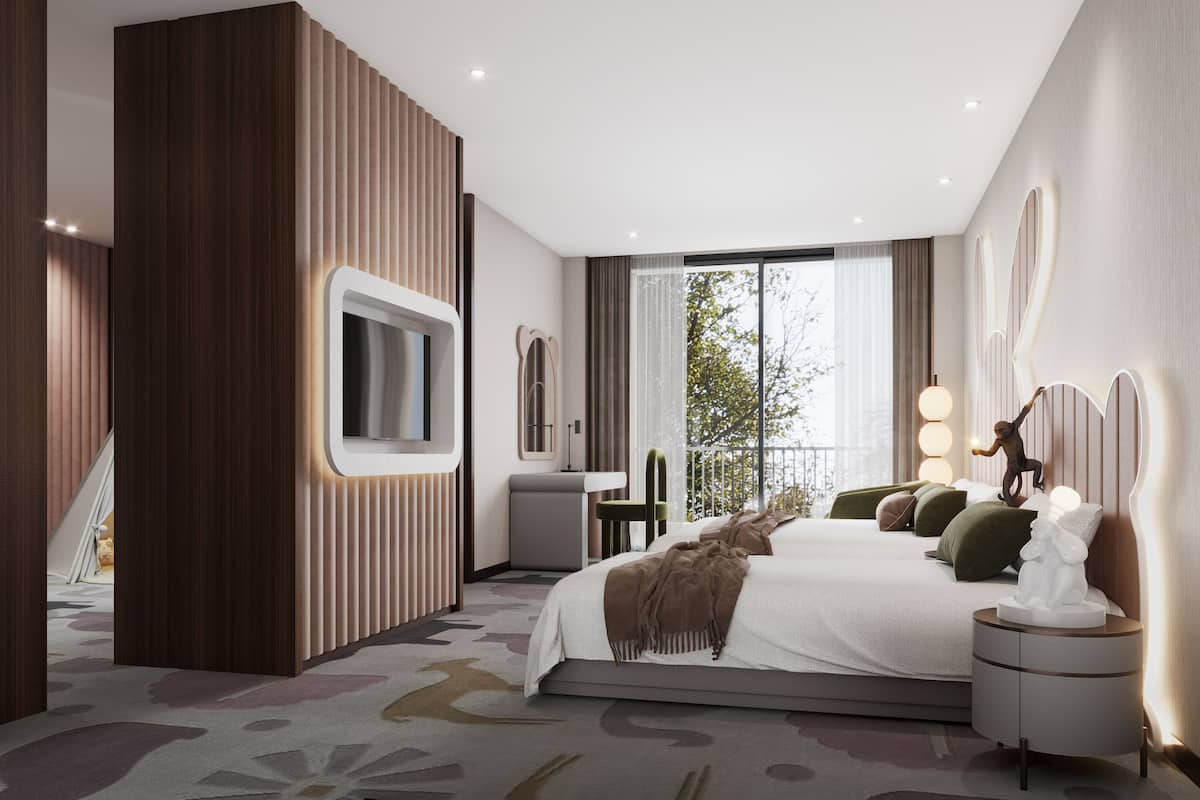 Deluxe Mountain Suite | In-room safe, blackout curtains, iron/ironing board