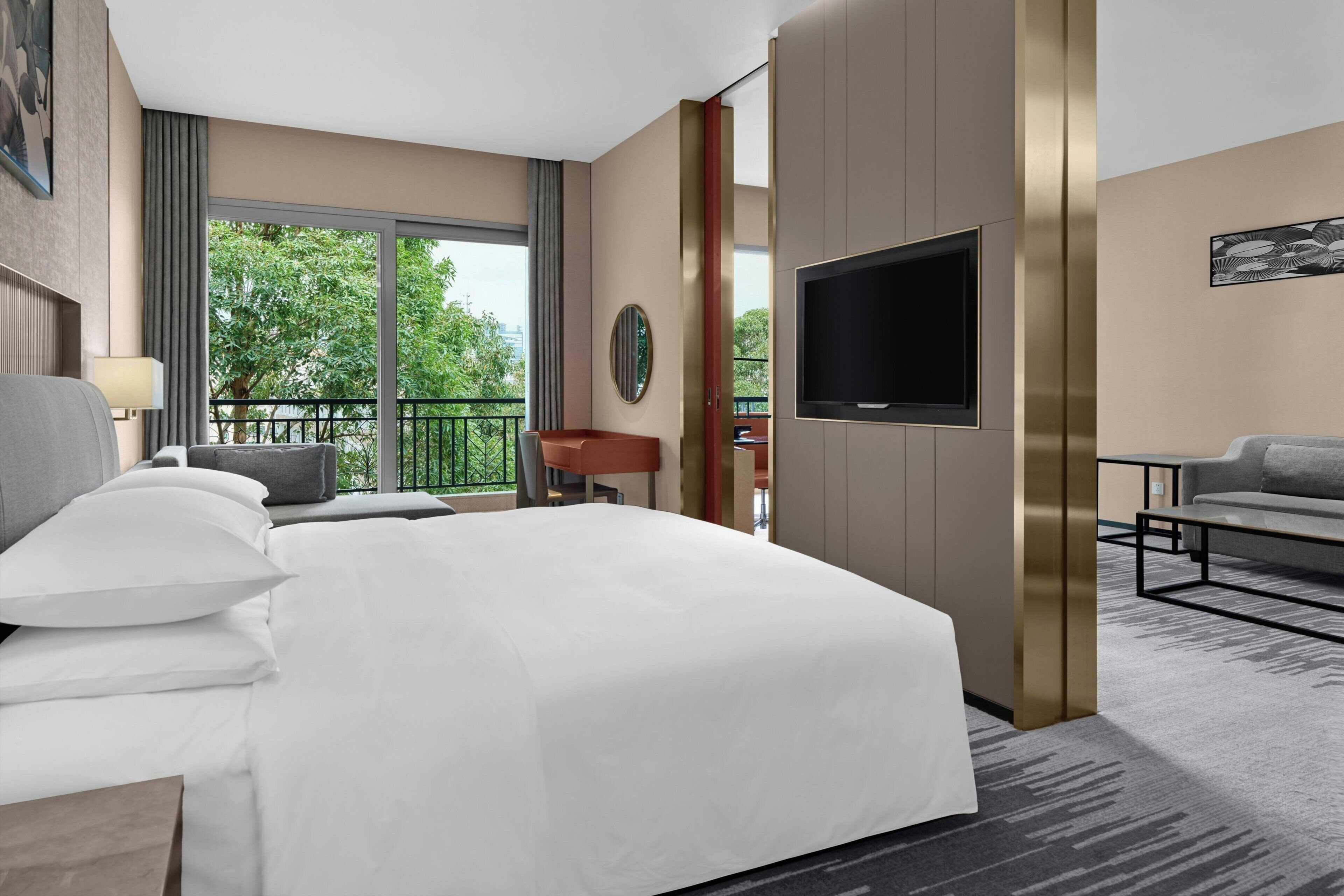 Deluxe kamer, 1 slaapkamer, niet-roken (Deluxe Suite, M Club) | Donzen dekbedden, een minibar, een kluis op de kamer