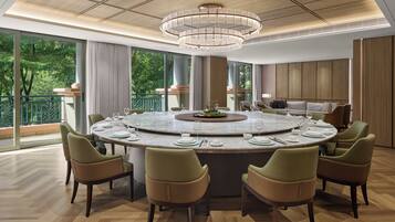 3 restaurants, breakfast, lunch, dinner served; dim sum