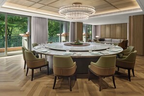 3 restaurants, serveren ontbijt, lunch, diner, Dim Sum gerechten