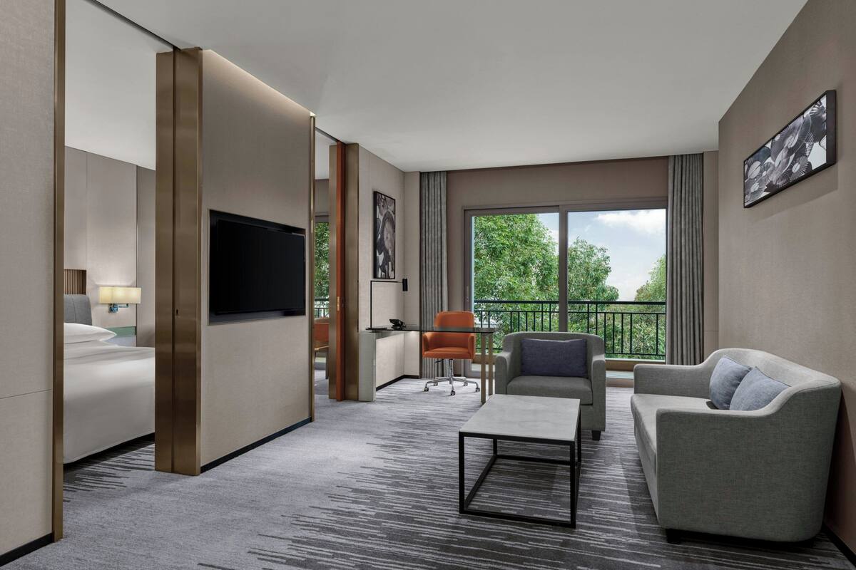 Deluxe-Zimmer, 1 Schlafzimmer, Nichtraucher (Deluxe Suite, M Club) | Wohnzimmer