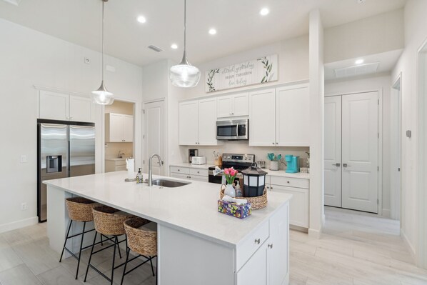 Mikrowelle, Ofen, Herdplatte, Geschirrspüler