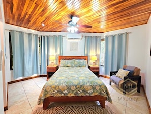 2 bedrooms, in-room safe, travel cot, free WiFi