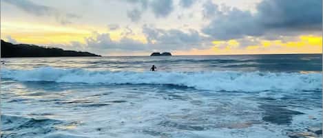 In Strandnähe, Liegestühle, Strandtücher