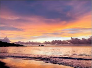 Beach nearby, sun-loungers, beach towels
