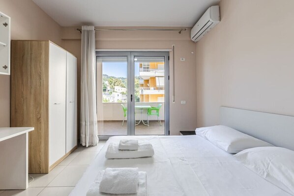 1 dormitorio, tabla de planchar con plancha, wifi gratis y ropa de cama