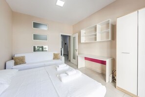 1 habitación, tabla de planchar con plancha, wifi gratis y ropa de cama