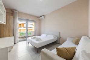 1 bedroom, iron/ironing board, free WiFi, bed sheets
