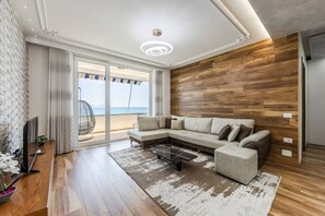 TV - Skyline Apartment Vlora by PikHost (Vlorë)