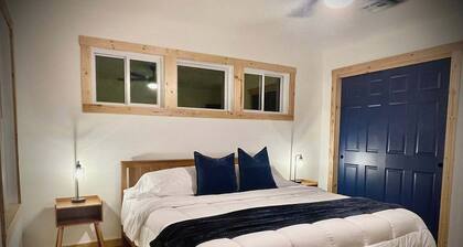 Quiet cabin, firepit, fenced, no pet fee, NEW, 4 person occ