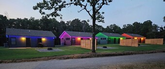 Quiet cabin, firepit, fenced, no pet fee, NEW, 4 person occ