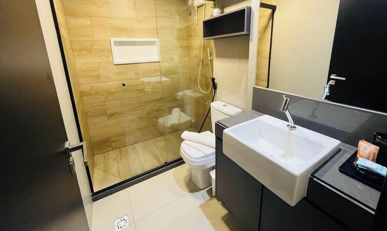 Deluxe Apartment | Bathroom