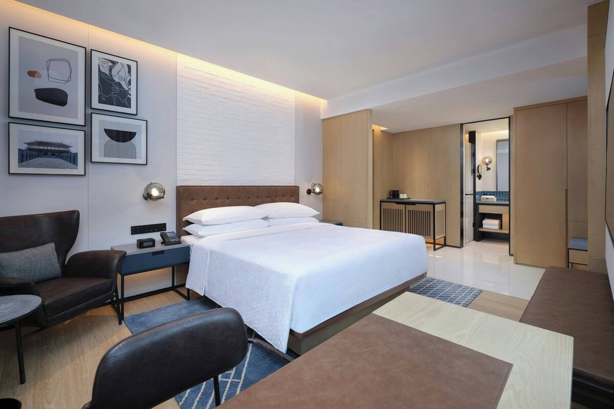 Standard Room, 1 King Bed, City View | Free WiFi